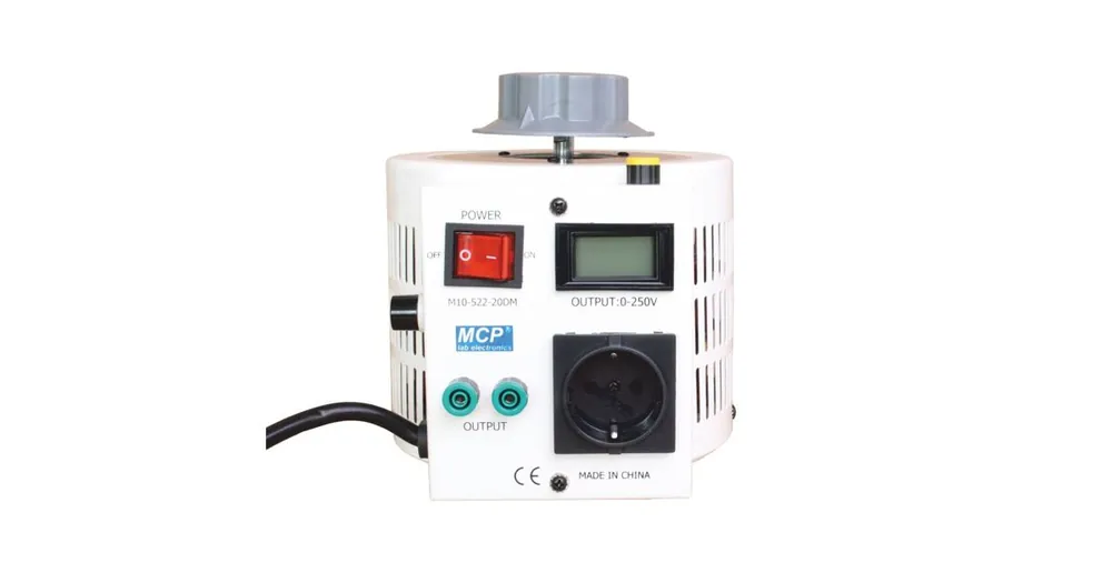 Autotransformátor MCP M10-522LCD-20, 2000VA (8A), rozsah 0-250V | K objednání