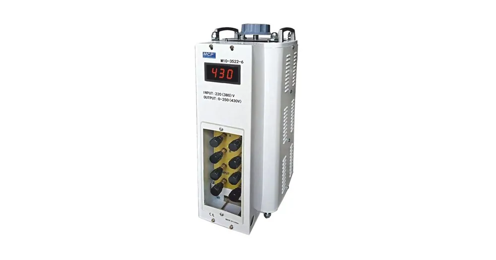 Akční nabídka - Autotransformátor MCP M10-3522LCD-06, 6000VA (3x8A), rozsah 0-450V