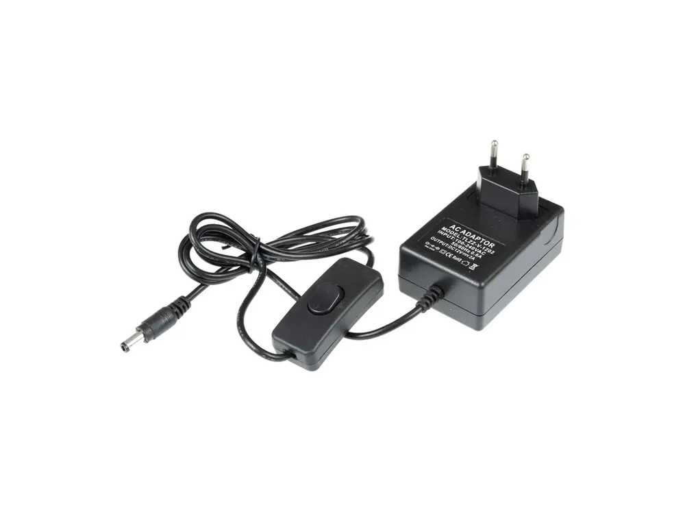 Velmi oblíbený produkt - LED zdroj 12V 24W s vypínačem černý