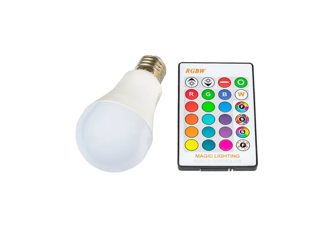 Výhodná koupě | LED žárovka RGBW E27 5W 360°