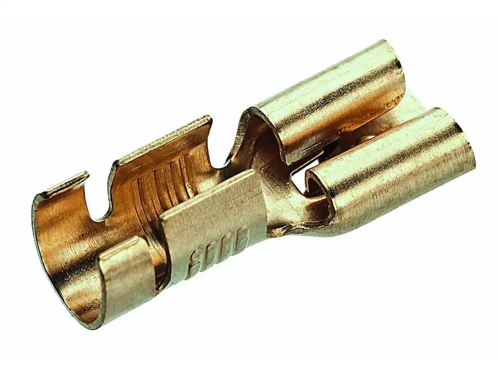 Neizolovaný mosazný konektor 4-6/6,3x0,8 mm (100 ks) | Nejlepší cena